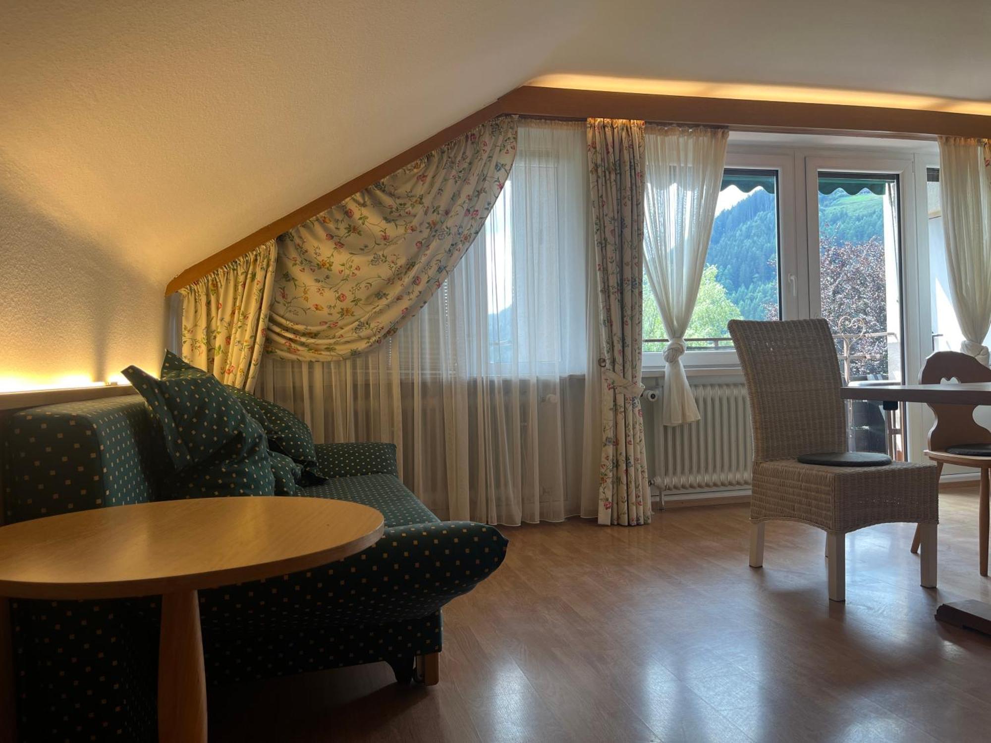 Goldener Hahn B&B Baiersbronn - Ferienwohnungen Mit Hotel Service Nahe Gartenschau Tal X Room photo