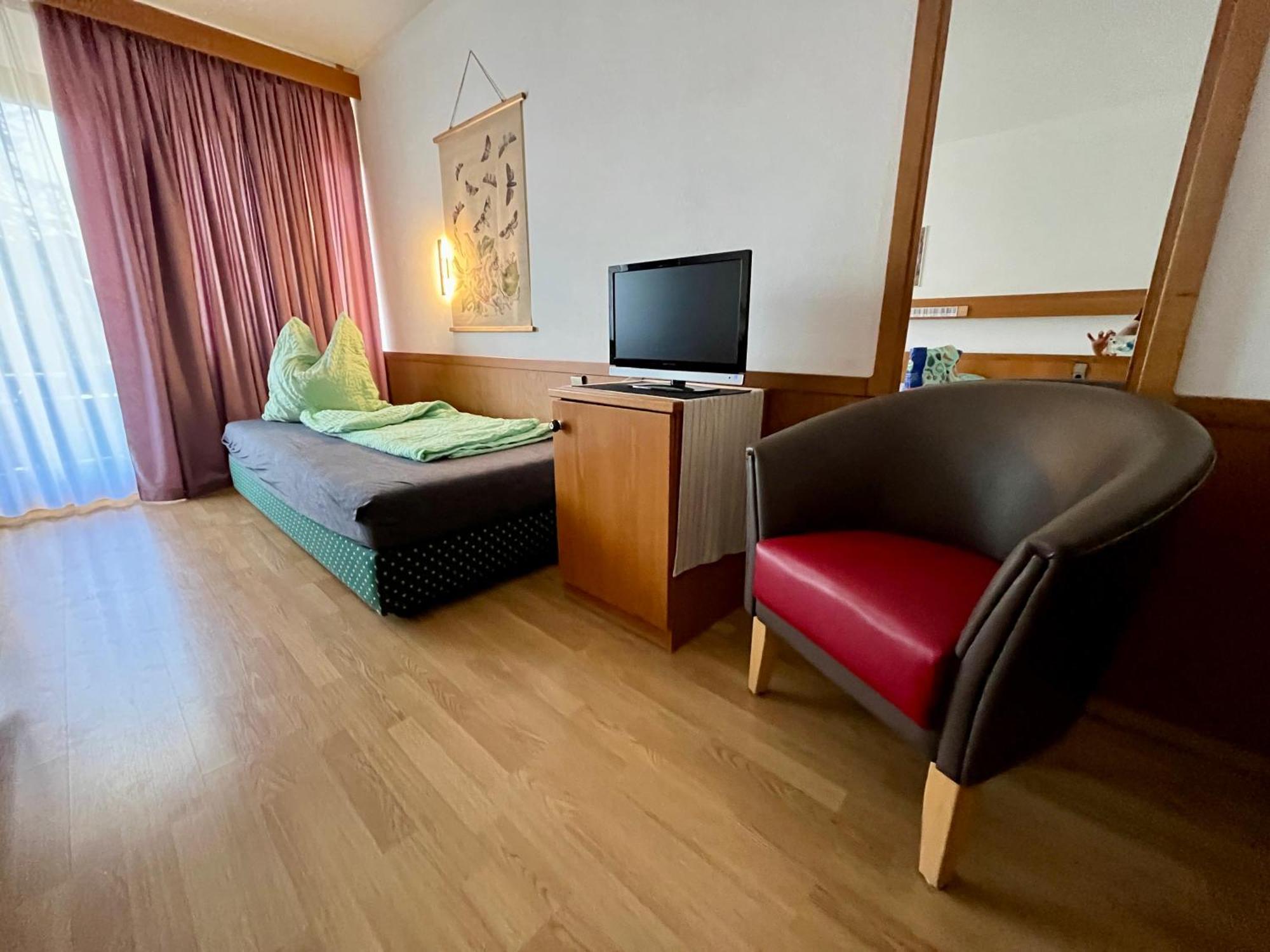 Goldener Hahn B&B Baiersbronn - Ferienwohnungen Mit Hotel Service Nahe Gartenschau Tal X Room photo