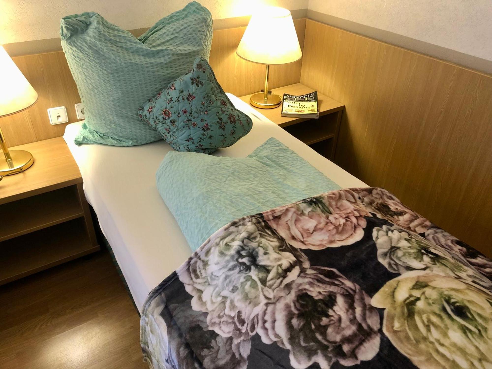 Goldener Hahn B&B Baiersbronn - Ferienwohnungen Mit Hotel Service Nahe Gartenschau Tal X Room photo
